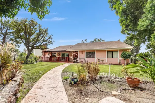 8530 Vine Valley N, Sun Valley, CA 91352