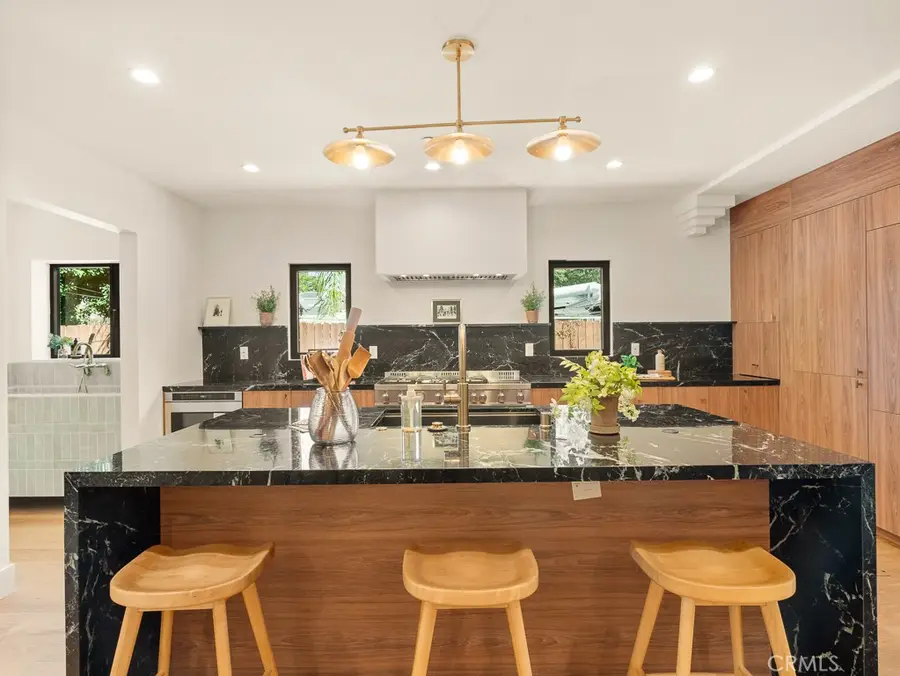 11911 Hartsook, Valley Village, CA 91607 - Image #2