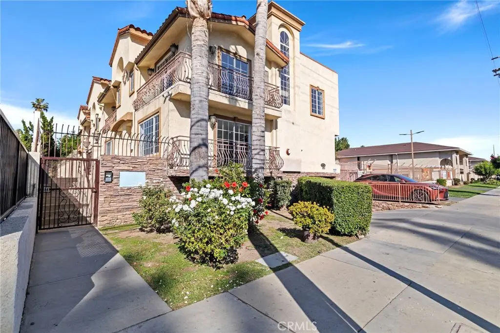 14957 Victory Boulevard #101, Van Nuys, CA 91411 - Image #1