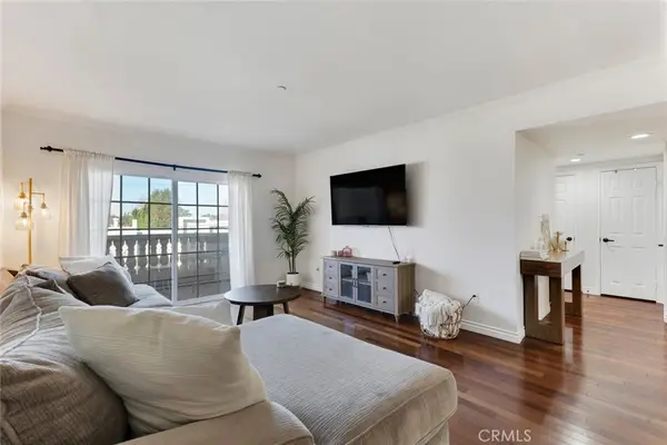 4832 Whitsett Avenue #301, Valley Village, CA 91607