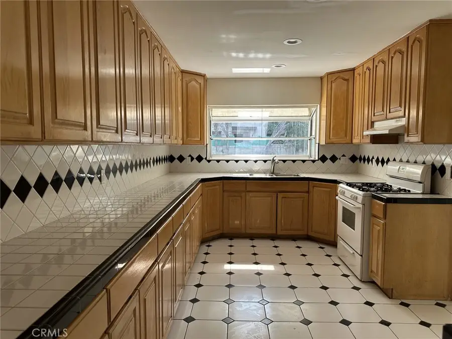 6443 Longridge, Van Nuys, CA 91401 - #3