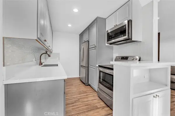 4140 Warner Boulevard #208, Burbank, CA 91505