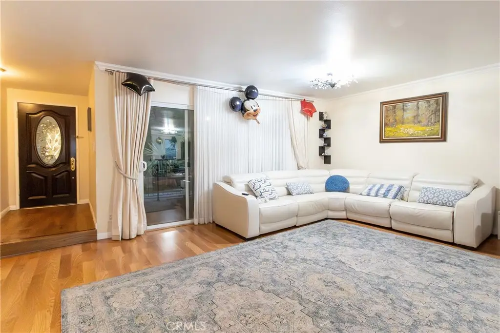 9551 Via Ricardo, Burbank, CA 91504 - #1