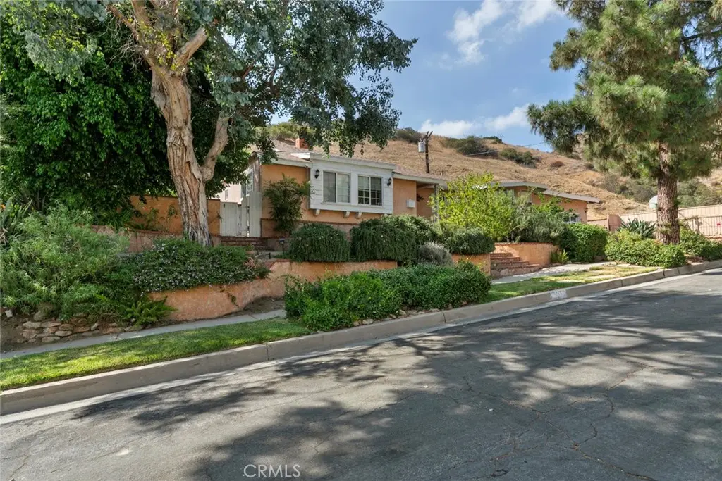 8515 Petaluma, Sun Valley, CA 91352 - #1
