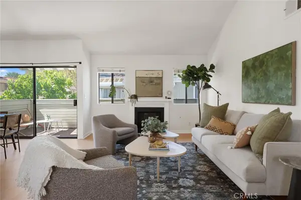 22133 Burbank Blvd #5 Avenue #5, Woodland Hills, CA 91367