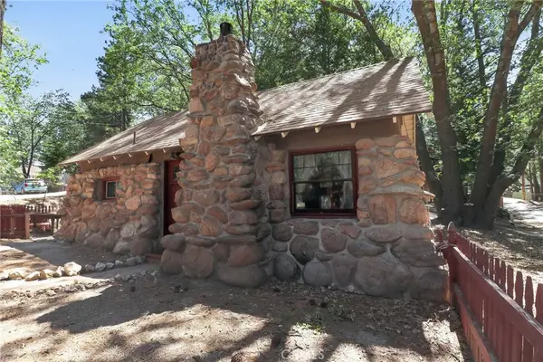2775 View, Running Springs, CA 92382