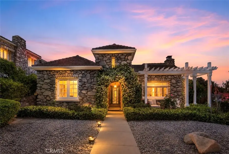 902 E Olive Avenue, Burbank, CA 91501 - #2