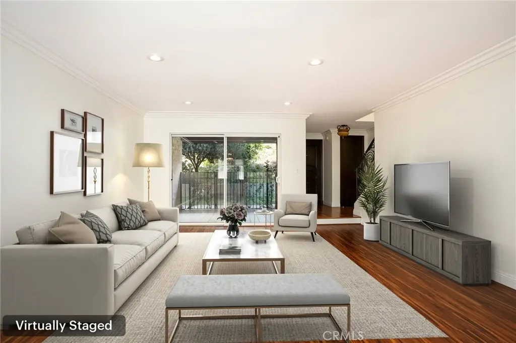 8016 Via Verona, Burbank, CA 91504 - #1