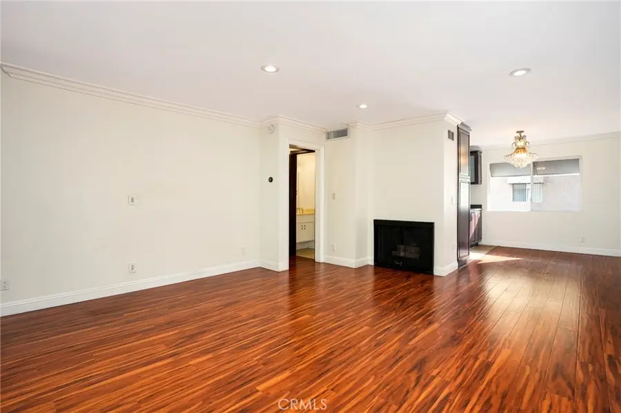 8016 Via Verona, Burbank, CA 91504 - #3