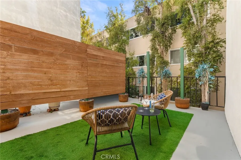 1045 N Kings #107, West Hollywood, CA 90069 - #1