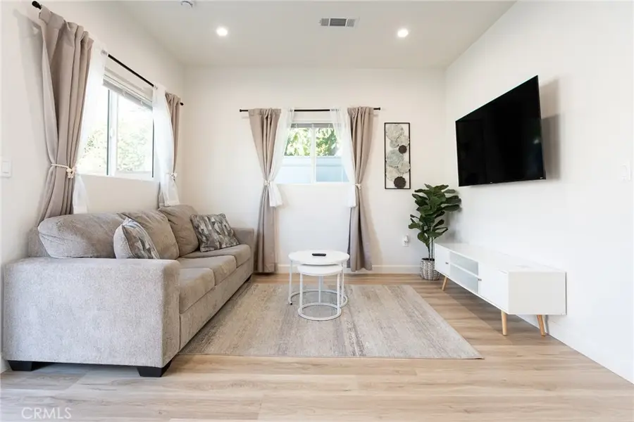 2002 W Victory, Burbank, CA 91506 - #3