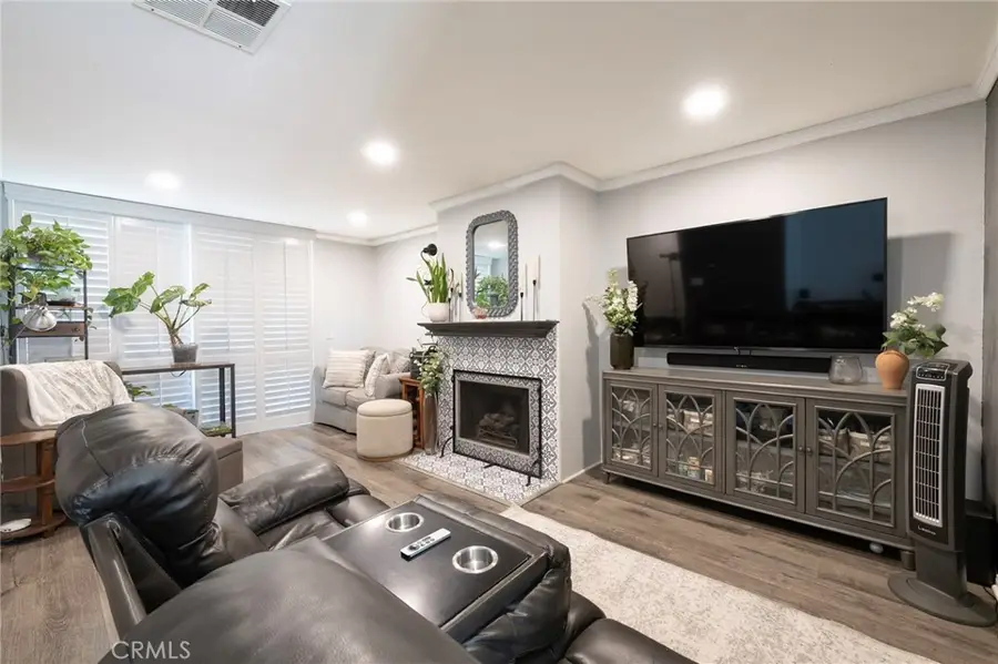 9933 Independence #B, Chatsworth, CA 91311 - #3