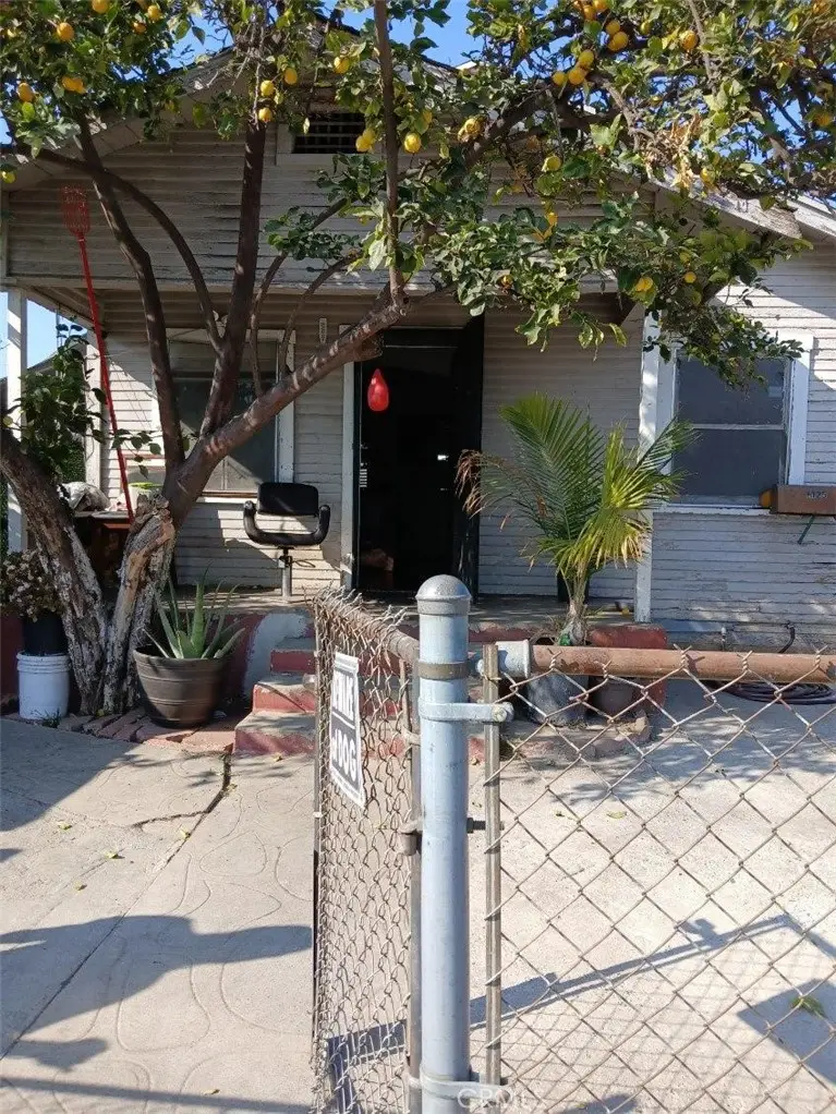 1123 S Kern Avenue, Los Angeles, CA 90022 - Image #1
