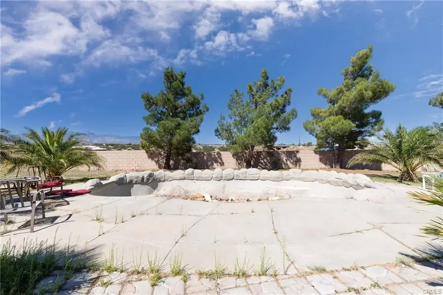 11875 Lamplighter Lane, Oak Hills, CA 92344 - Image #3