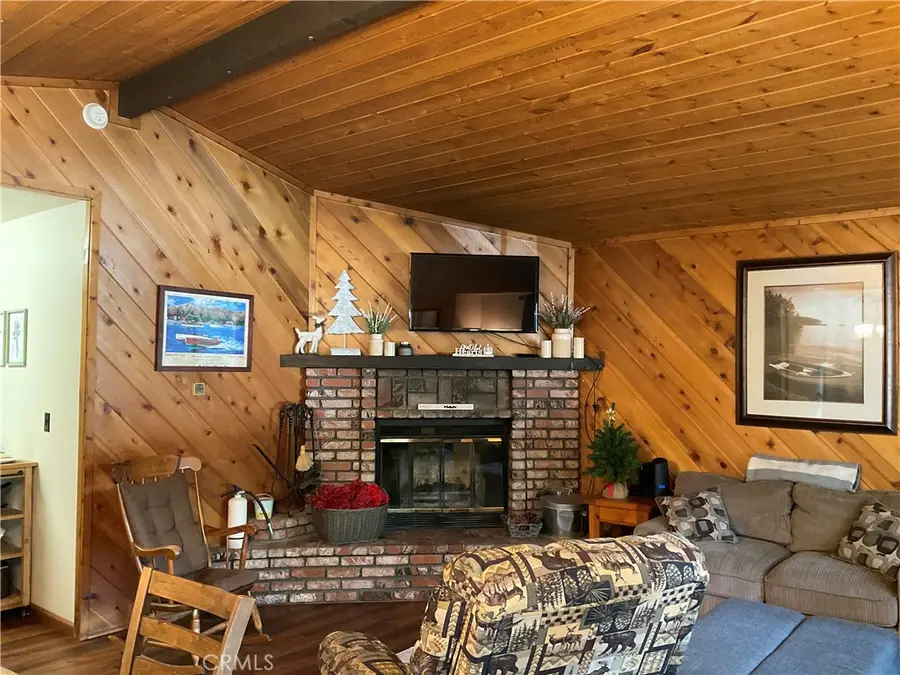 42592 Cedar Avenue, Big Bear Lake, CA 92315 - Image #2