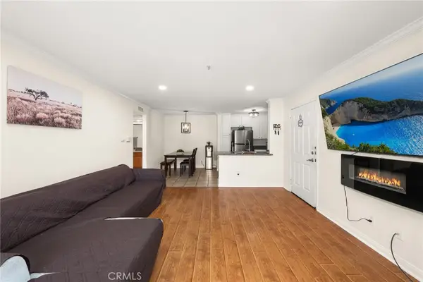 1020 La Terraza Circle #102, Riverside, CA 92879