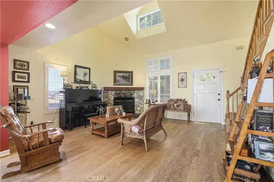 29045 Elk, Val Verde, CA 91384 - Image #2