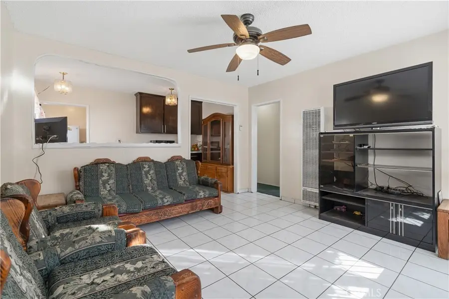 10208 S San Pedro, Los Angeles, CA 90003 - Image #2