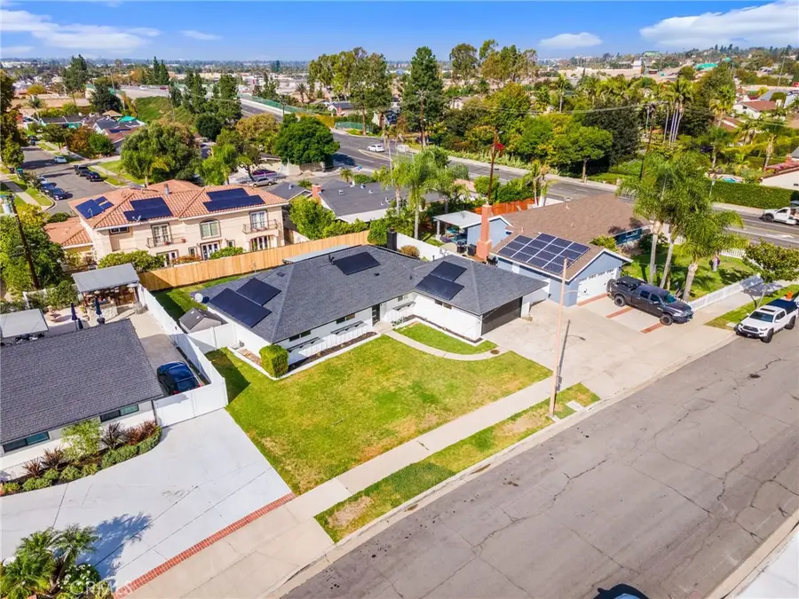 2076 N Diamond, Orange, CA 92867 - Image #2