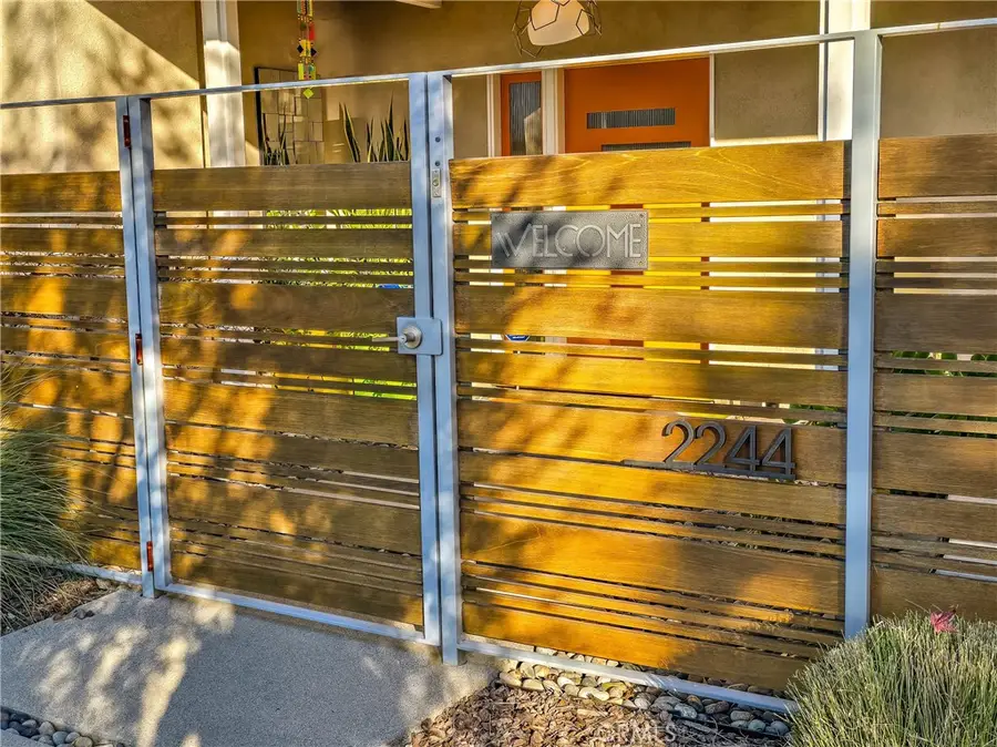 2244 N La Paz, Claremont, CA 91711 - #2