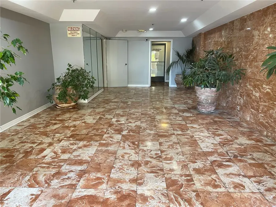 5143 Bakman #308, North Hollywood, CA 91601 - #2