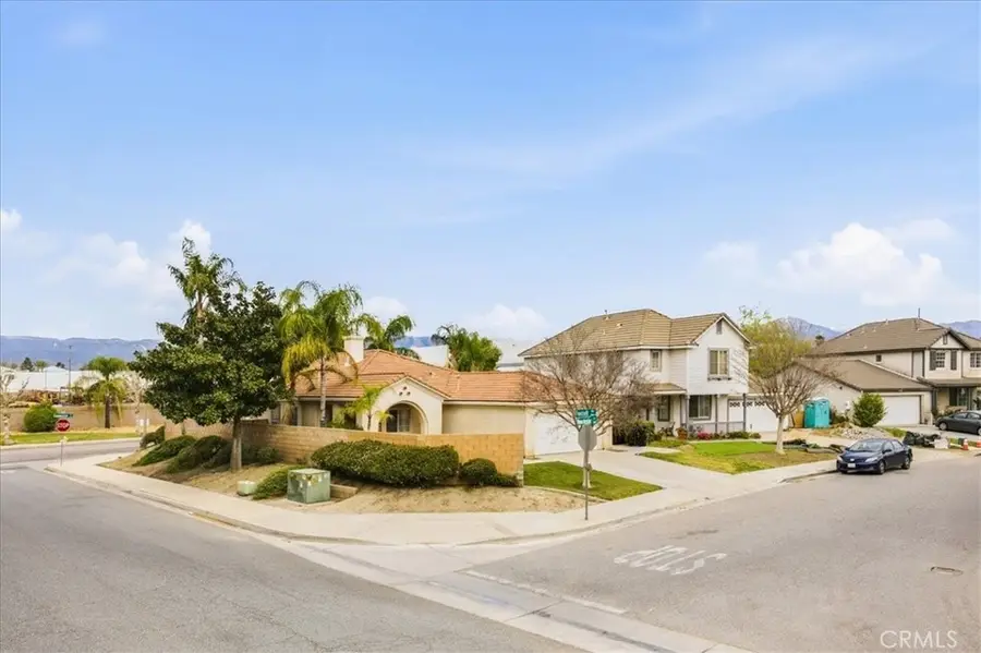 204 E Manchester Lane, San Bernardino, CA 92408 - #3