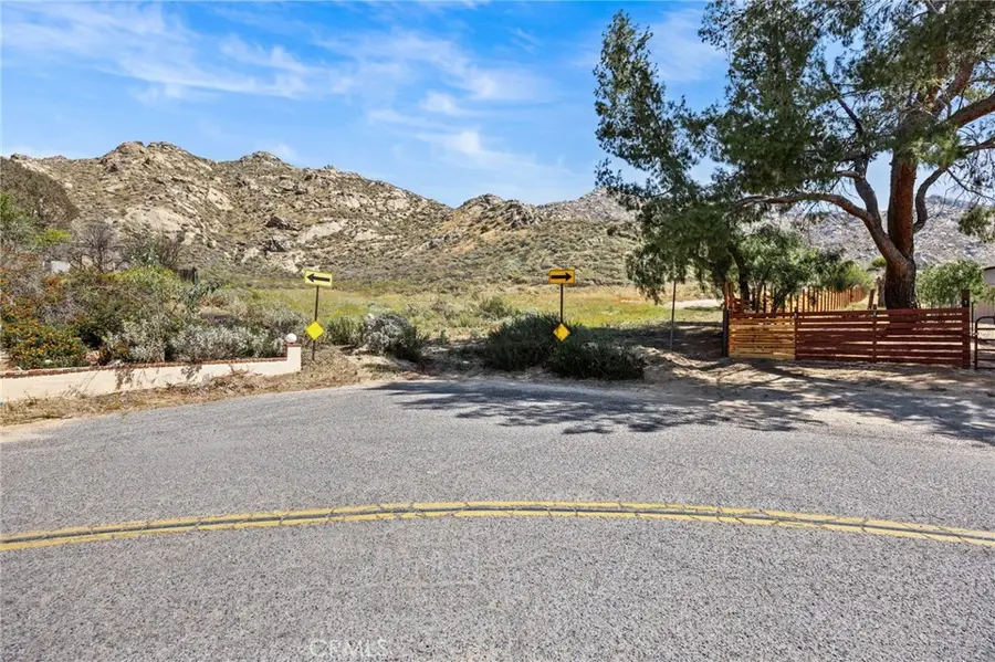 2001 Mt Vernon Avenue, Riverside, CA 92507 - #2
