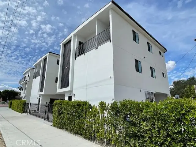 11451 W Victory Boulevard, North Hollywood, CA 91606 - #2