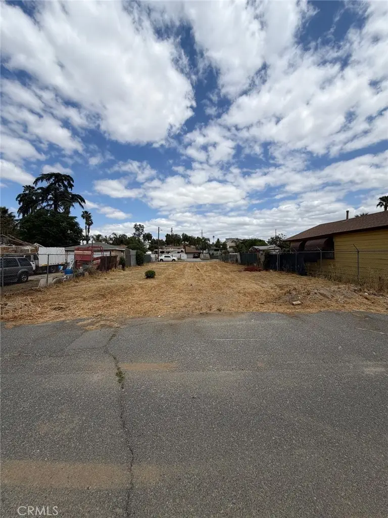 257 W 1st, Perris, CA 92570 - #3
