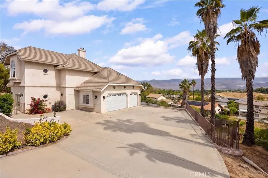 613 E Sunset N, Redlands, CA 92373 - #2