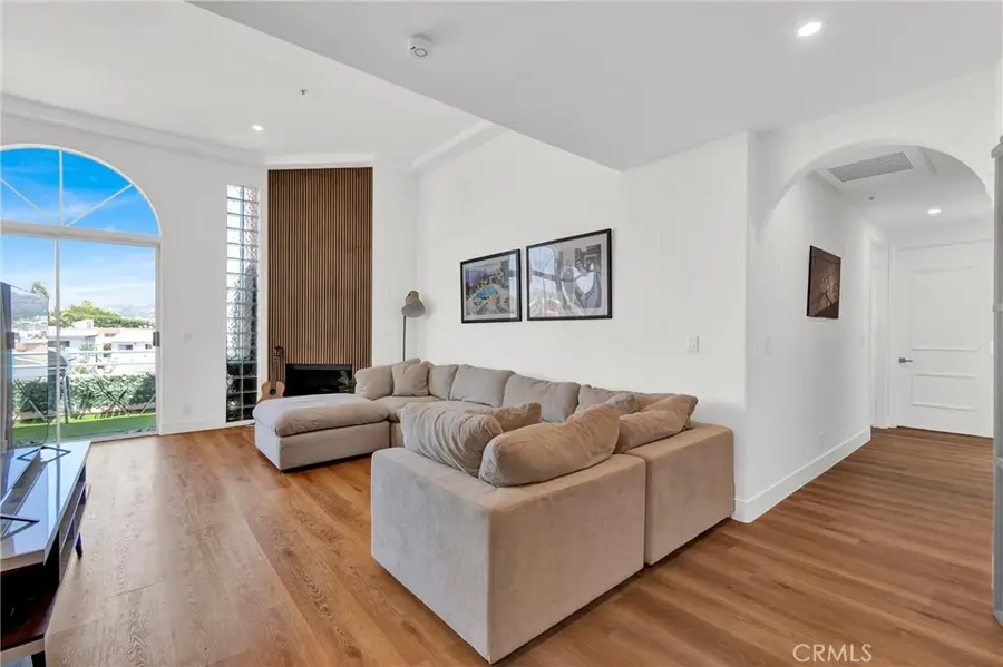 4830 Elmwood Avenue #302, Los Angeles, CA 90004 - #3