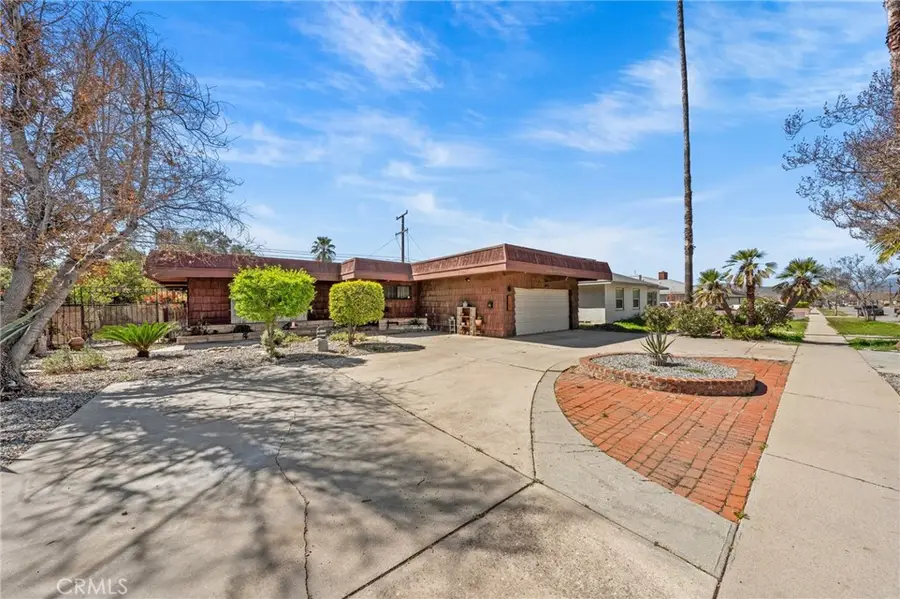 579 E 40th, San Bernardino, CA 92404 - #2