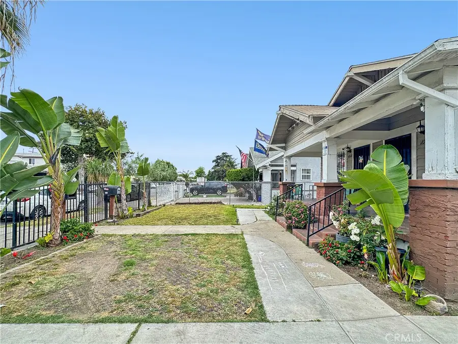 1031 W 61st Street, Los Angeles, CA 90044 - #3