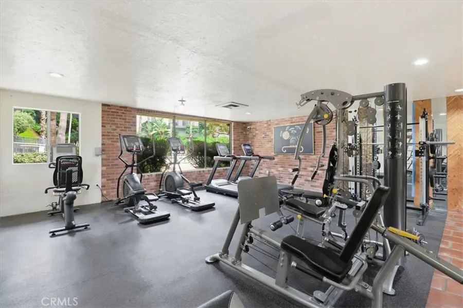 1517 E Garfield St, Glendale, CA 91205 - #2