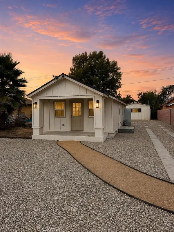 515 W L, Colton, CA 92324