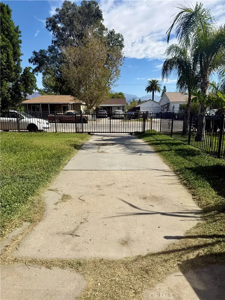 1060 Myrtle Drive, San Bernardino, CA 92410 - #3