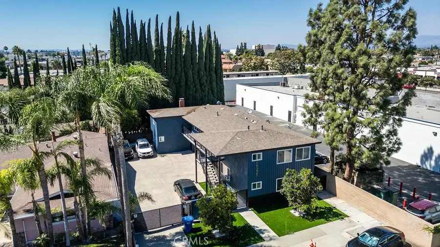 11221 Pangborn Avenue, Downey, CA 90241 - Image #2