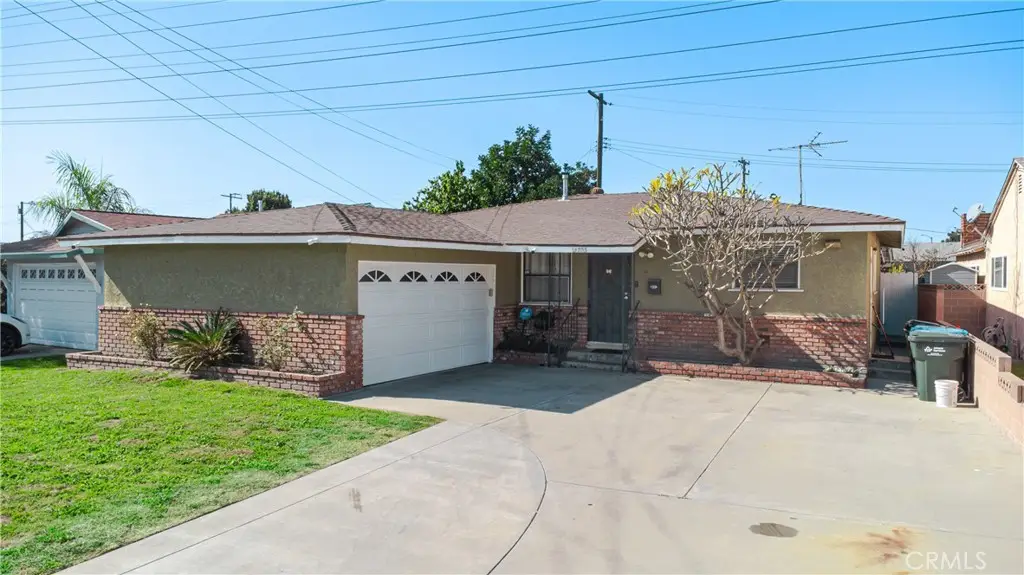 15705 Hayter Ave, Paramount, CA 90723 - Image #1