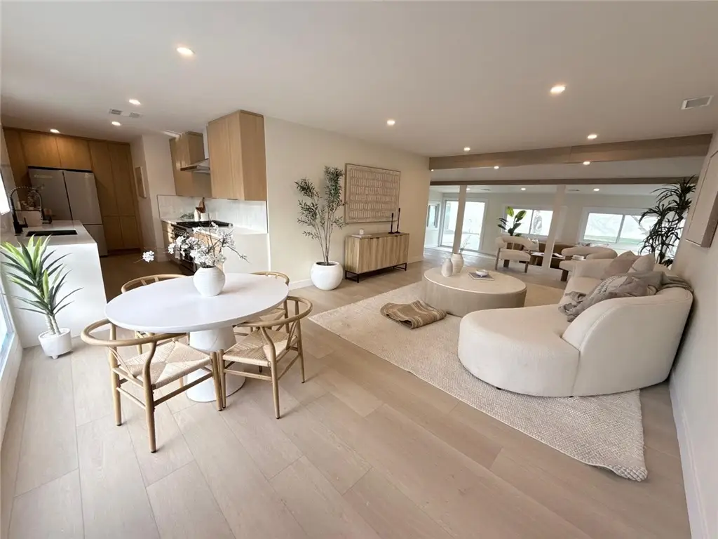 7358 Paso Robles Ave, Lake Balboa, CA 91406 - #1