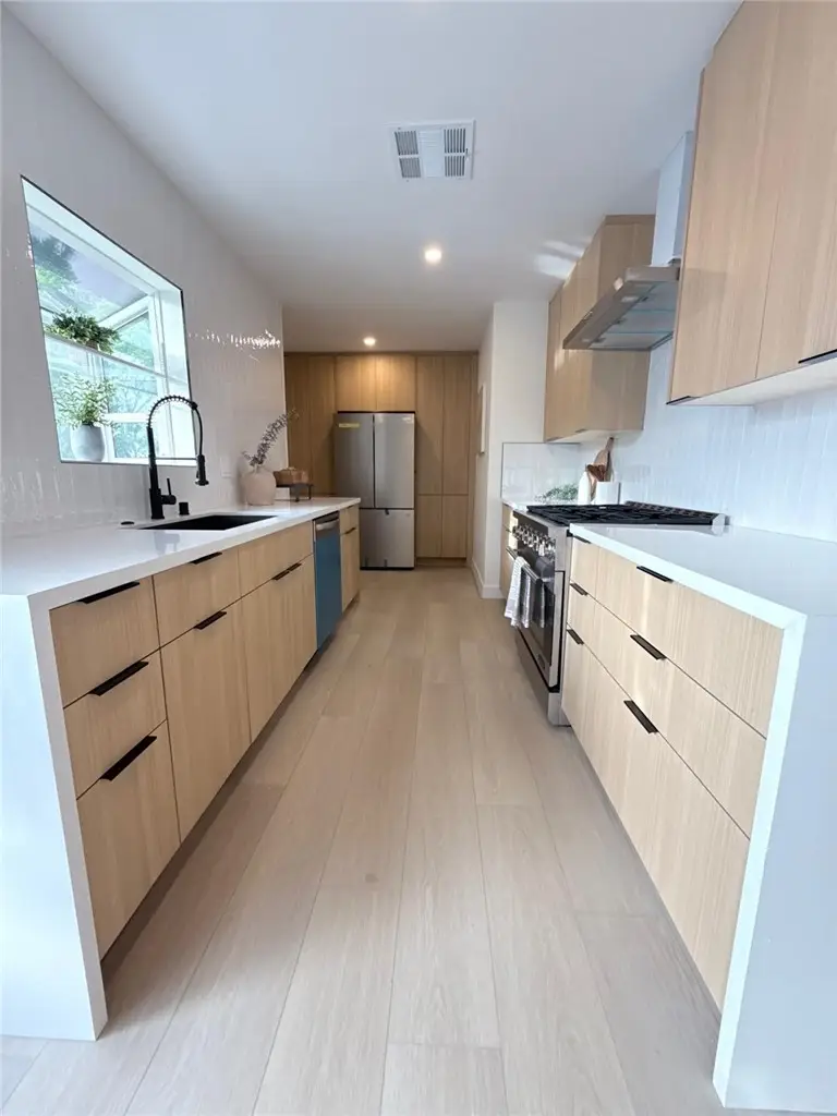 7358 Paso Robles Ave, Lake Balboa, CA 91406 - #2