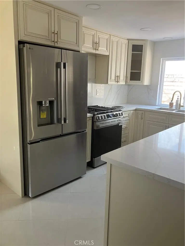 10204 Hanna Avenue, Chatsworth, CA 91311 - #3