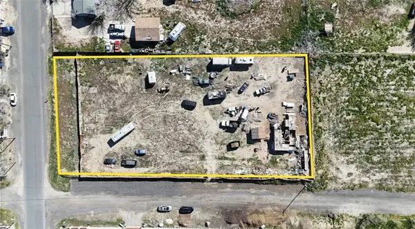 4 Ave Q4, Sun Village, CA 93543