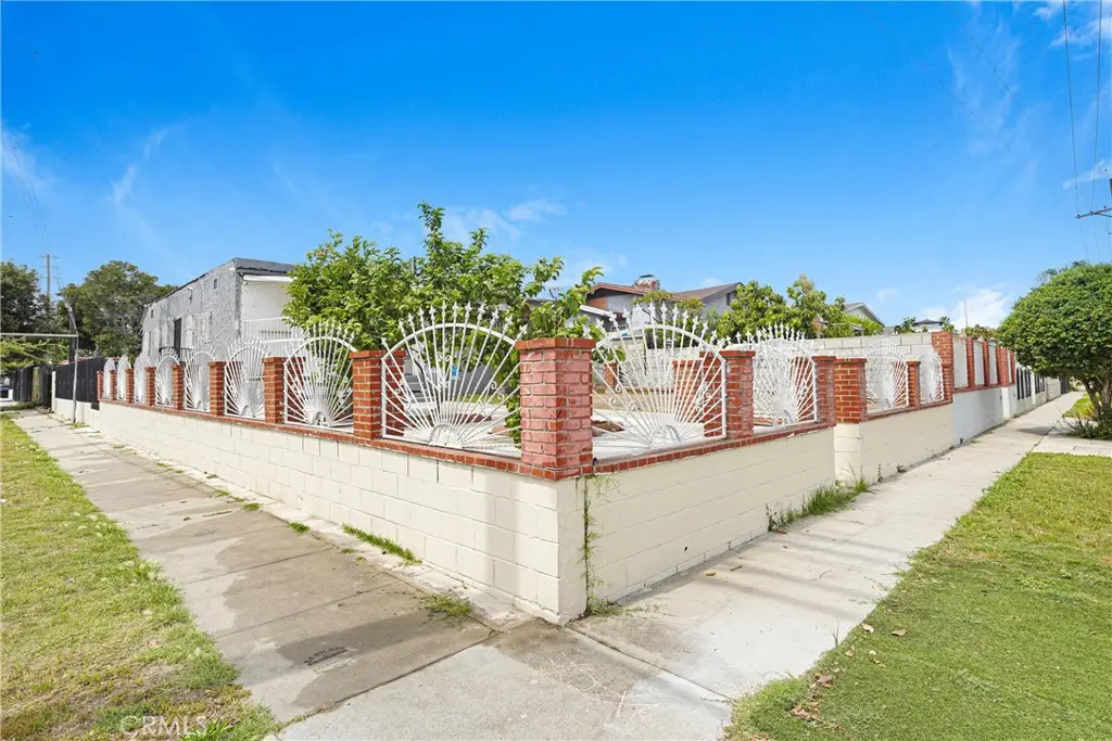 9027 Menlo, Los Angeles, CA 90044 - #1