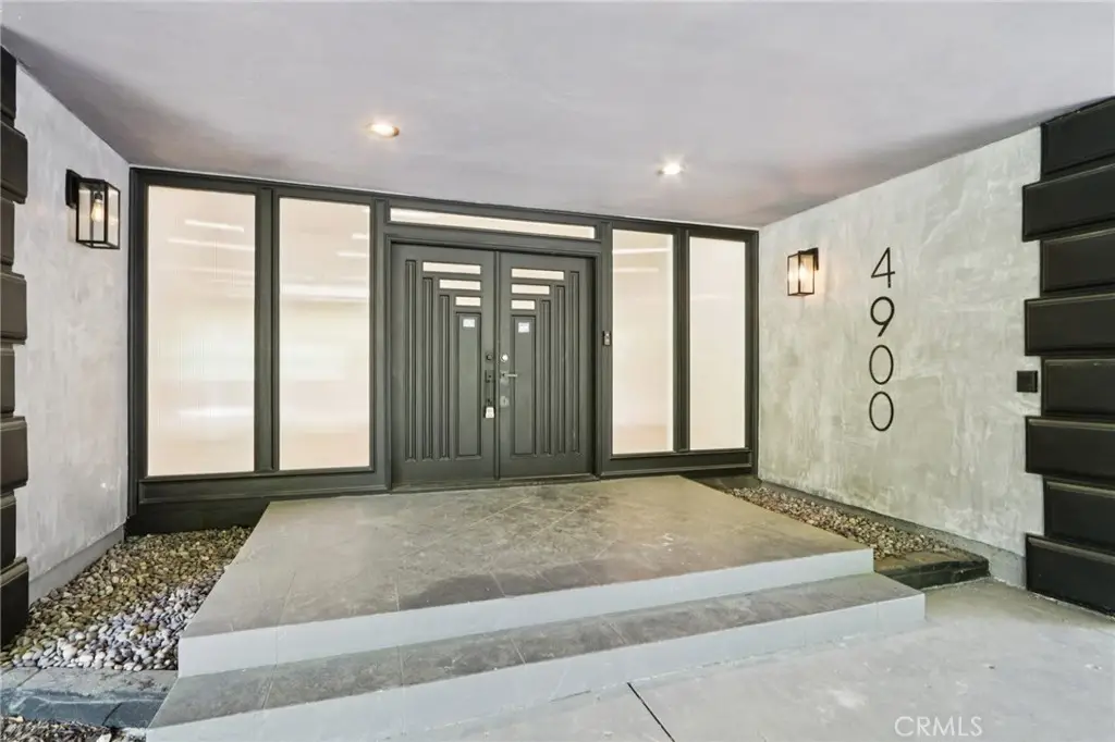 4900 Queen Victoria, Woodland Hills, CA 91364 - #1