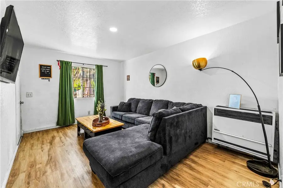 1689 E 109th St, Los Angeles, CA 90059 - #3