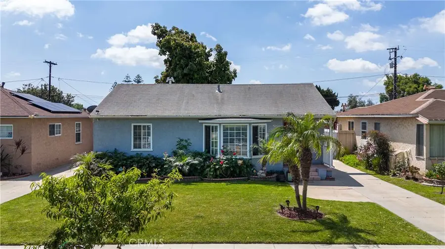 132 West 52nd St, Long Beach, CA 90805 - #2