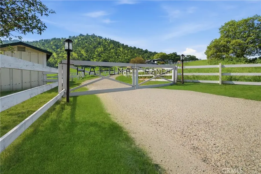 33295 Globe Dr, Springville, CA 93265 - #2
