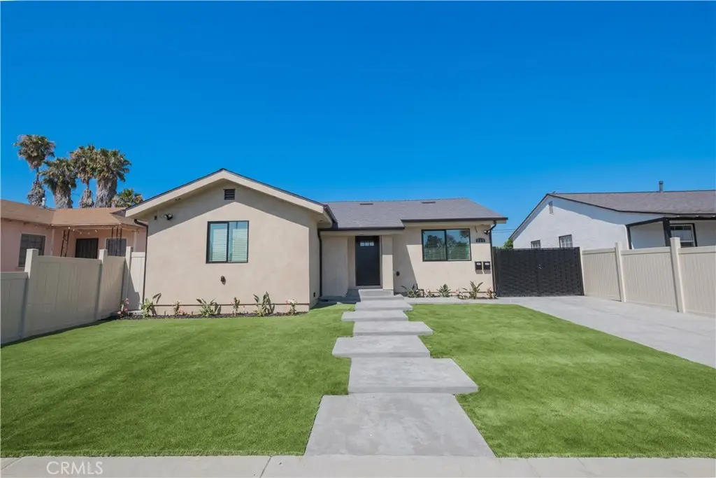 223 S Aprilia Ave, Compton, CA 90220 - #1