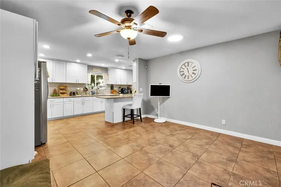 25880 Avalon, San Bernardino, CA 92404 - #3
