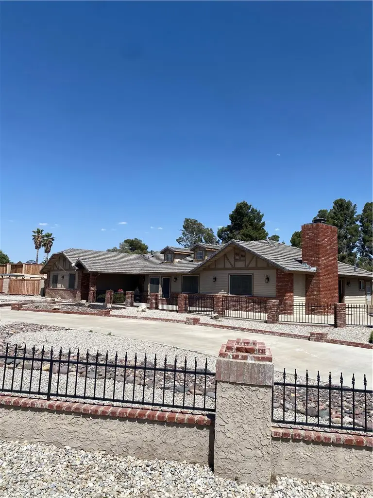 19989 Cronese Lane, Apple Valley, CA 92308 - #1